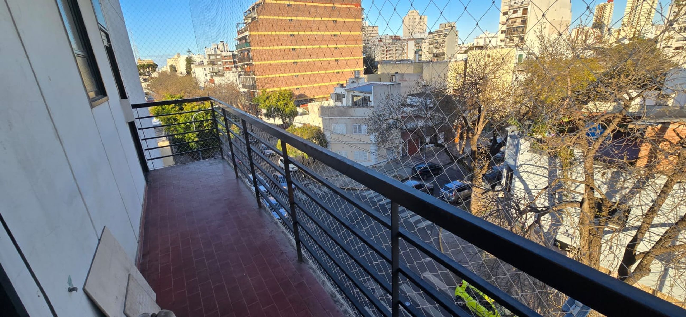 SE VENDE DPTO 2 AMB. AL FRENTE CON BALCON — foto 2