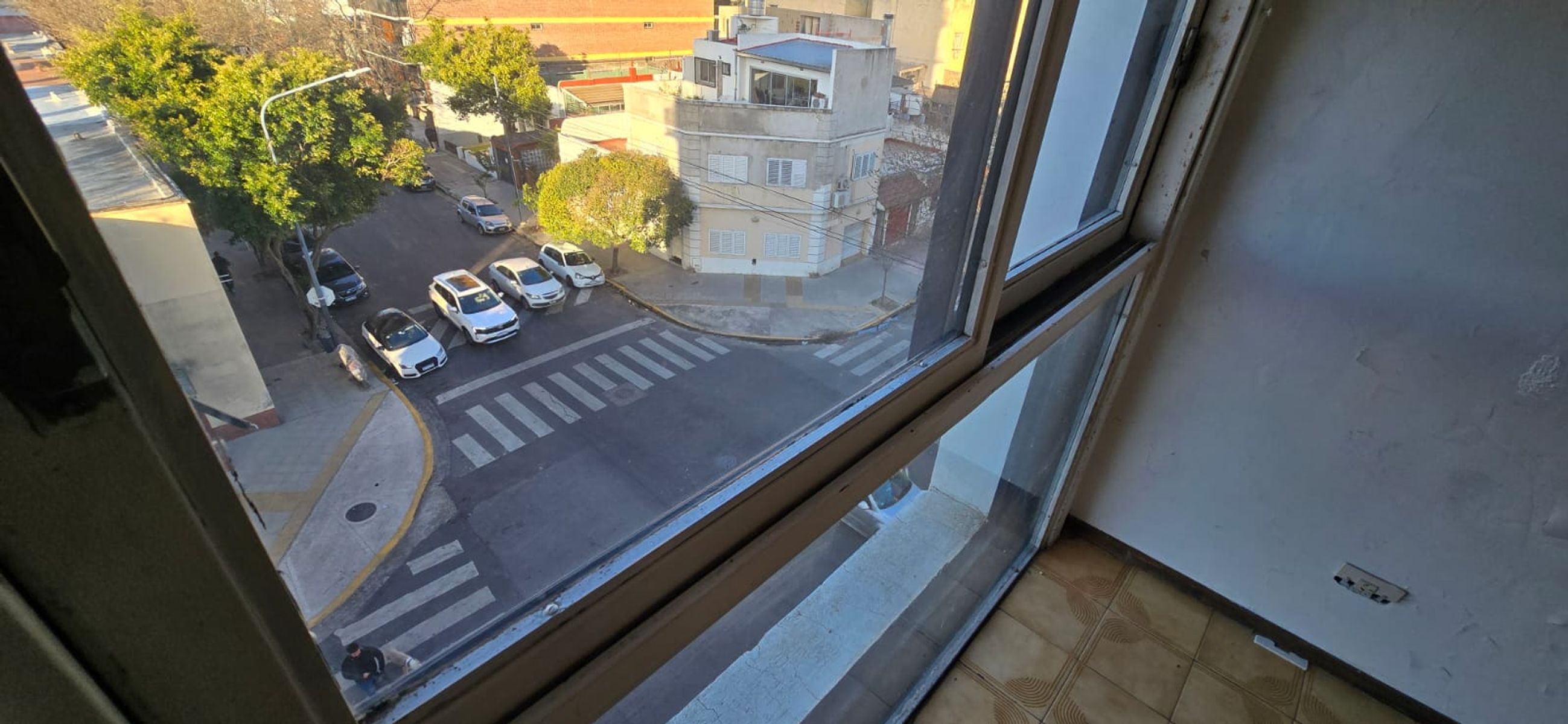 SE VENDE DPTO 2 AMB. AL FRENTE CON BALCON — foto 3