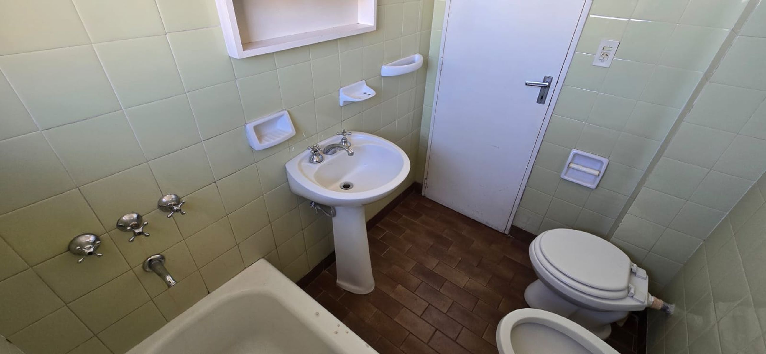 SE VENDE DPTO 2 AMB. AL FRENTE CON BALCON — foto 8