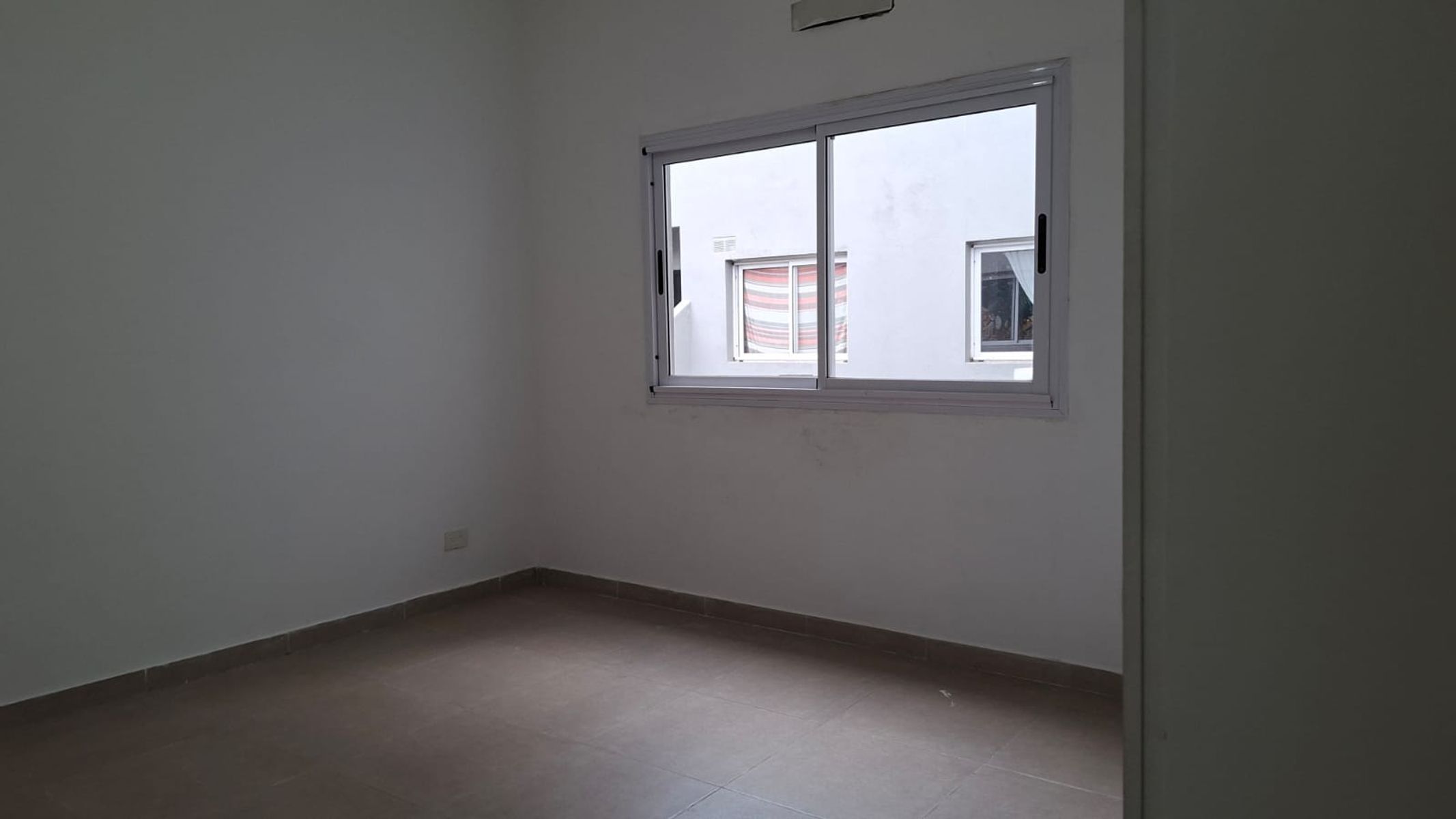SE ALQUILA DPTO 2 AMB. CON PATIO EN LOMAS DEL MIRADOR — foto 7