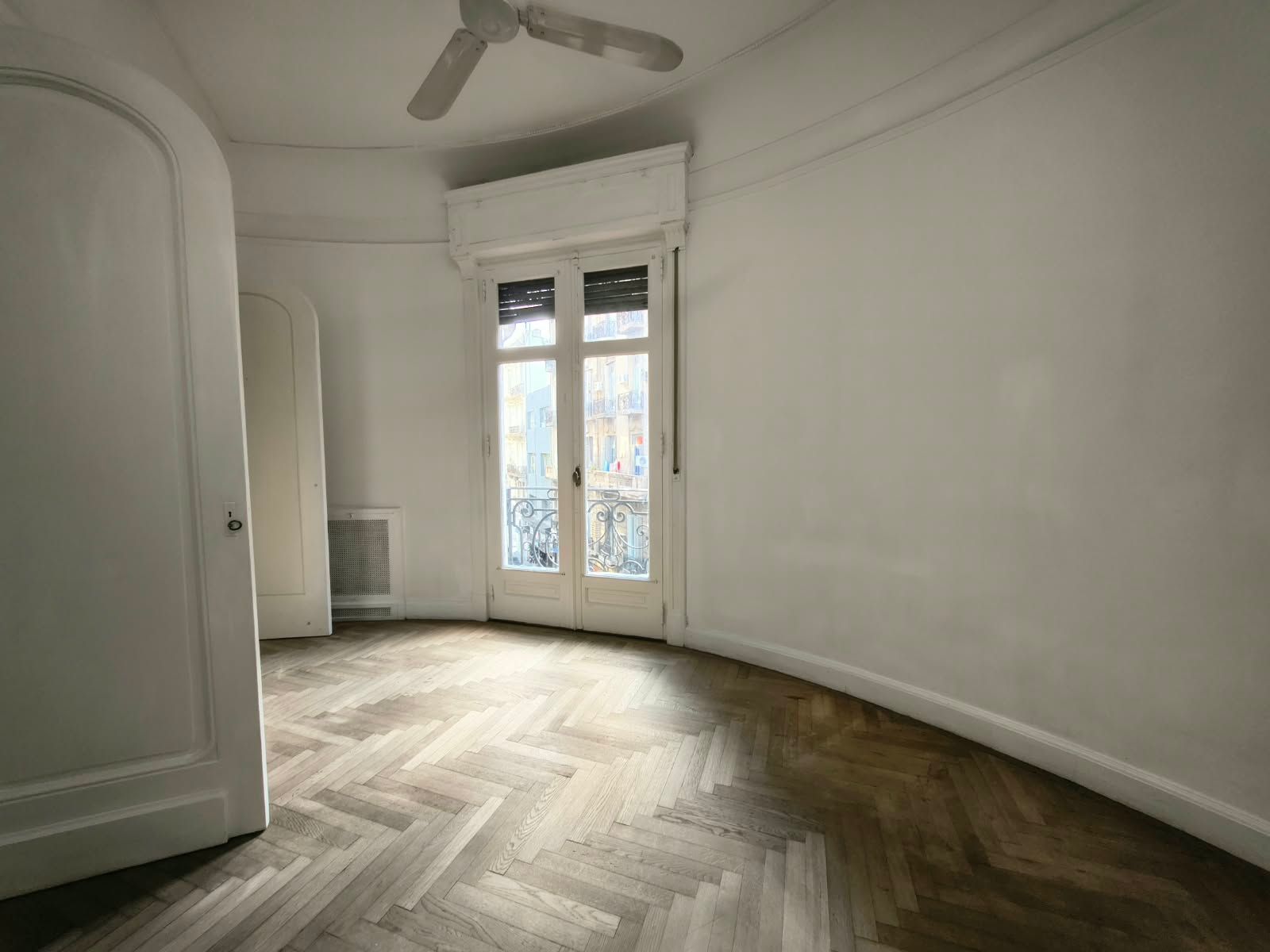 SE VENDE DPTO 3 AMB. CON DEP. AL FRENTE EN MONSERRAT — foto 2