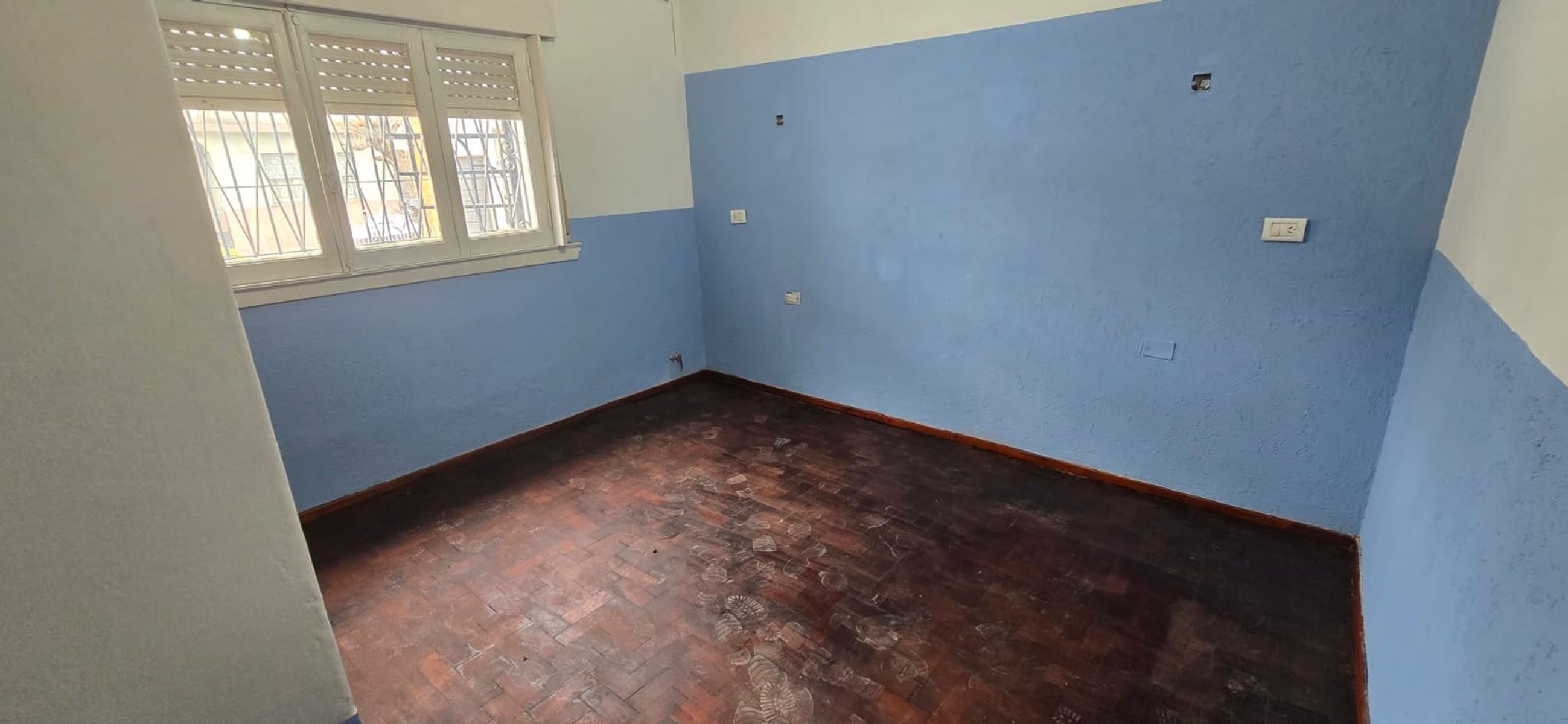 SE ALQUILA DPTO AL FRENTE 3 AMB. CON PATIO SIN EXPENSAS - 10