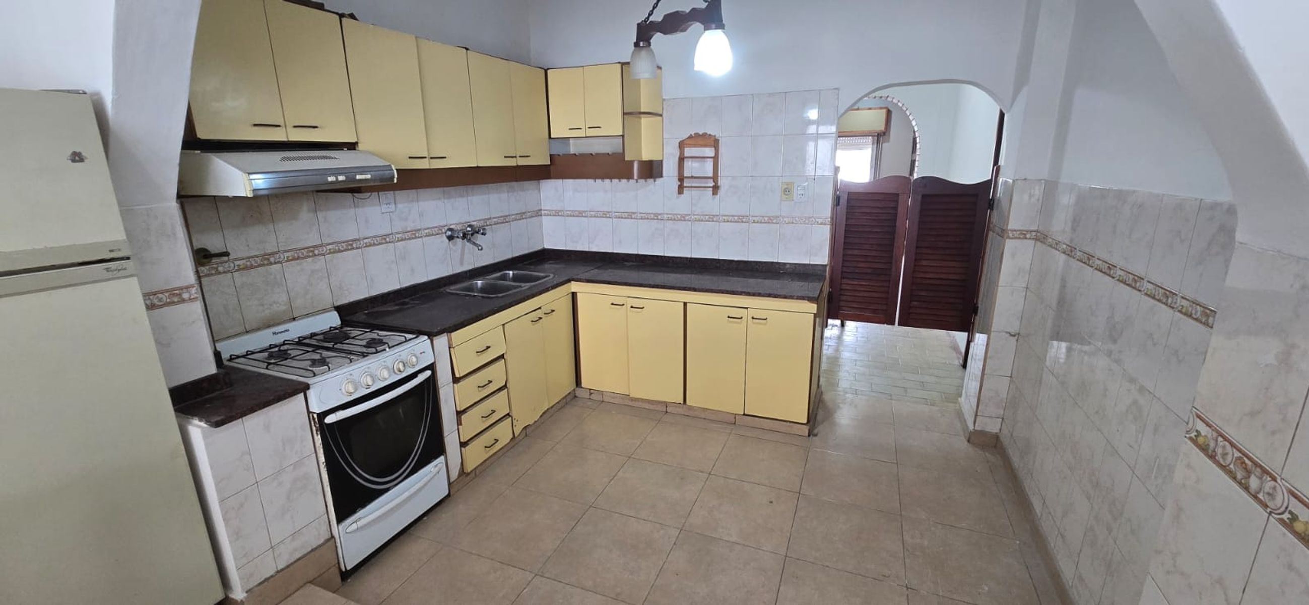 SE ALQUILA DPTO AL FRENTE 3 AMB. CON PATIO SIN EXPENSAS - 16