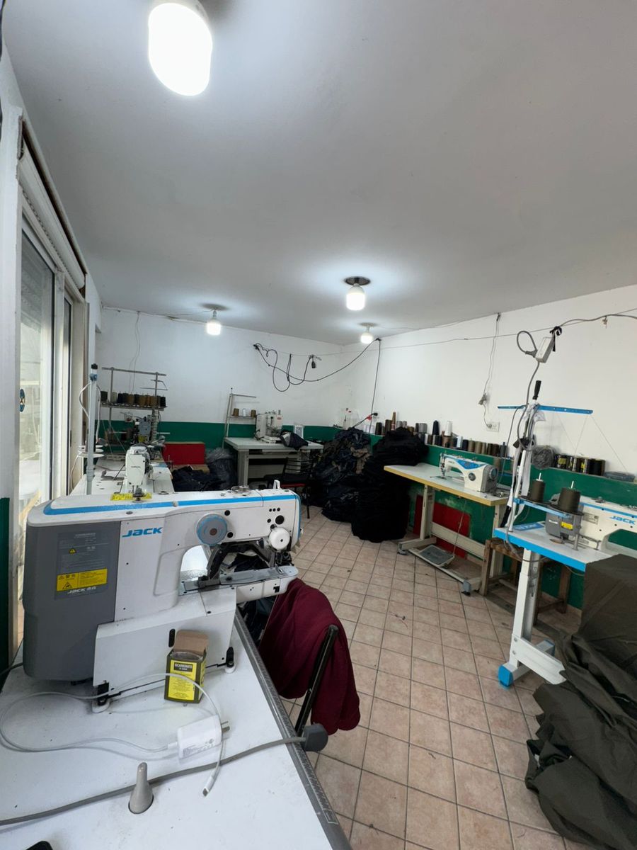 SE VENDE CASA SOBRE LOTE DE 500M2 EN PARQUE AVELLANEDA - 7