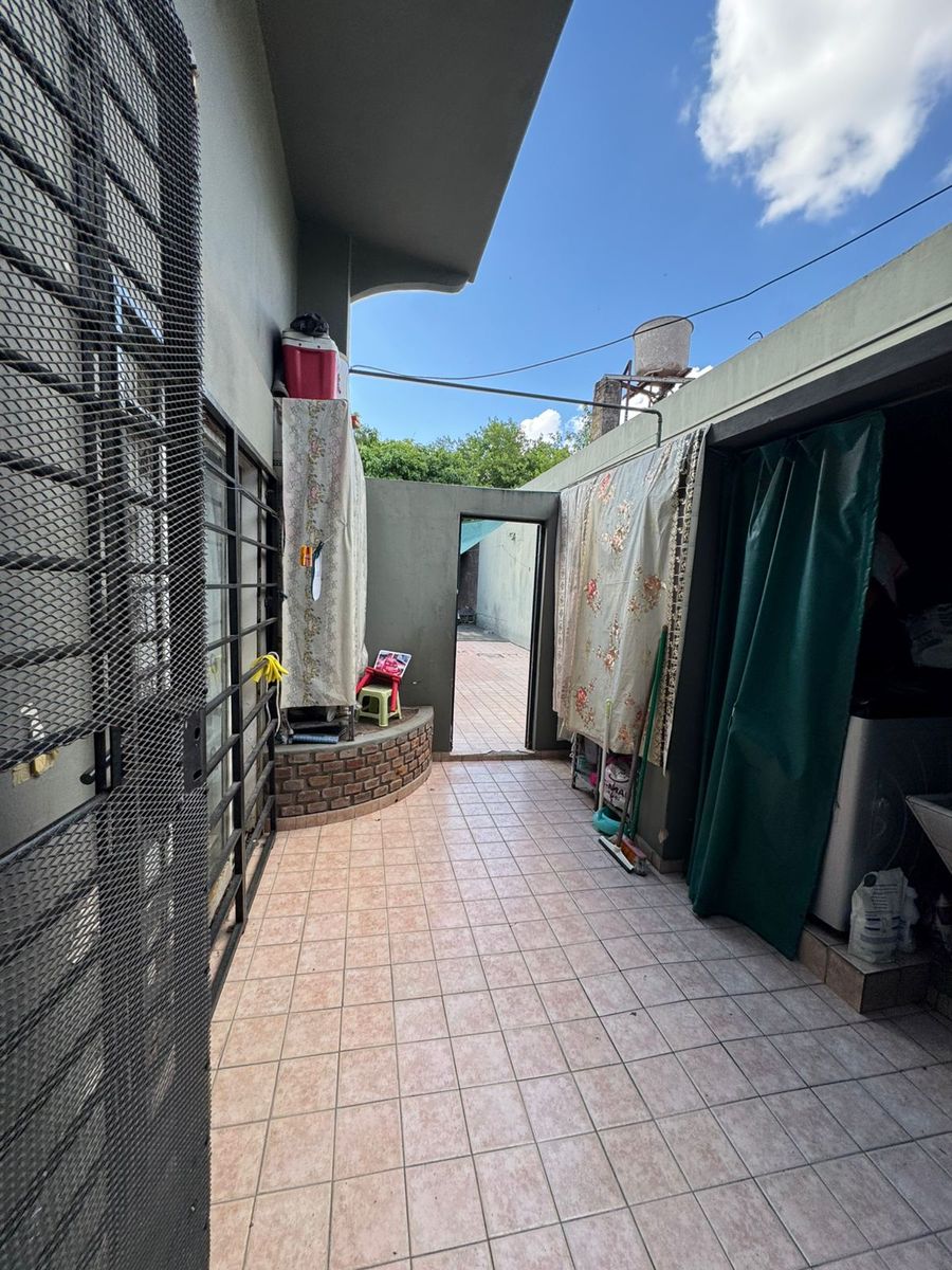 SE VENDE CASA SOBRE LOTE DE 500M2 EN PARQUE AVELLANEDA - 10