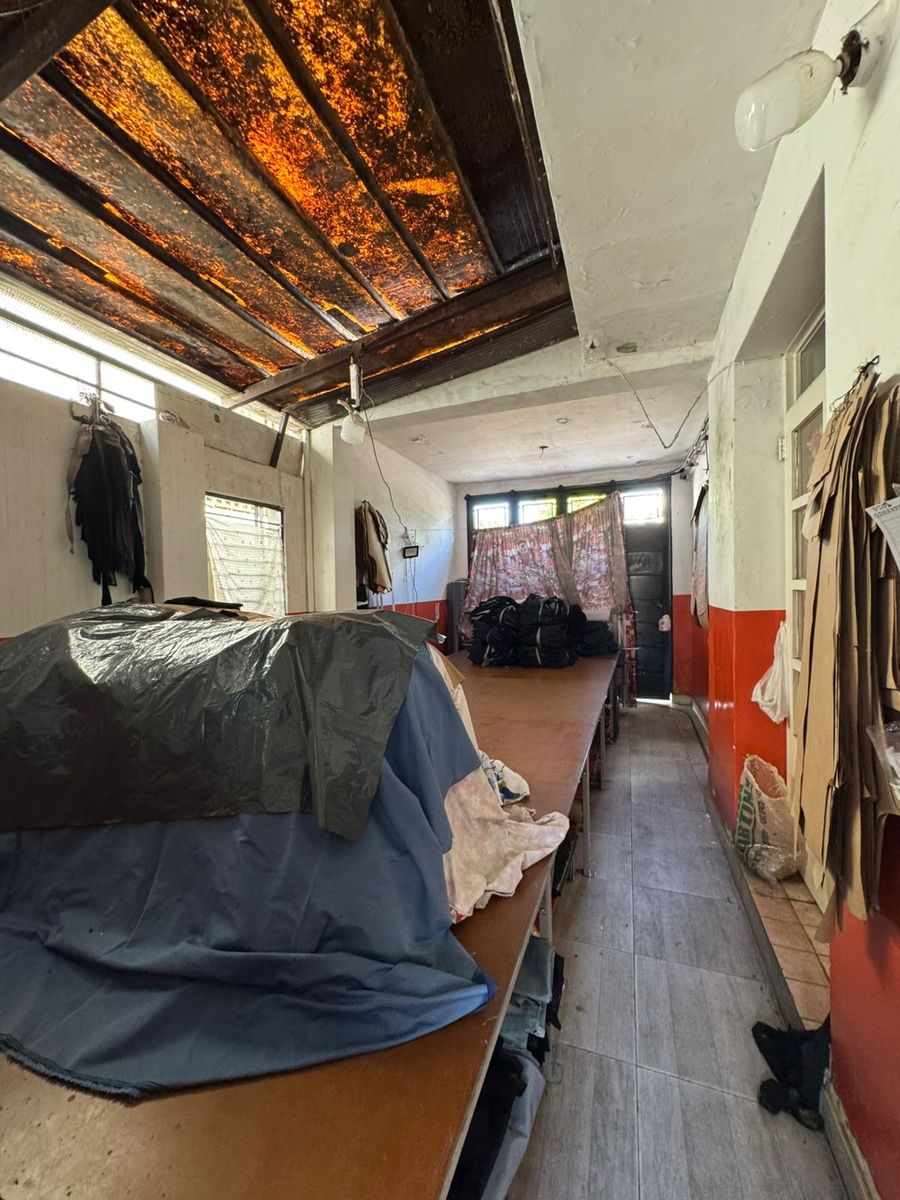 SE VENDE CASA SOBRE LOTE DE 500M2 EN PARQUE AVELLANEDA - 12