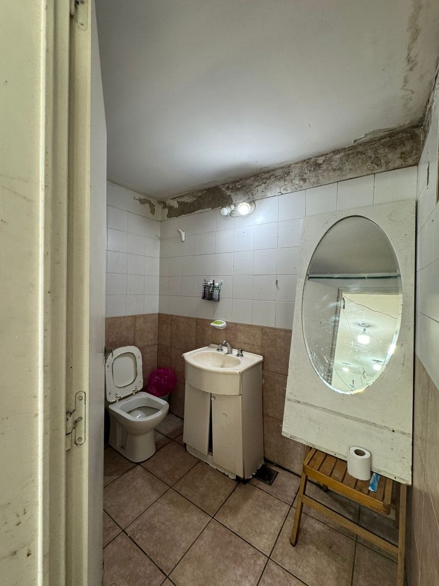 SE VENDE CASA SOBRE LOTE DE 500M2 EN PARQUE AVELLANEDA - 13