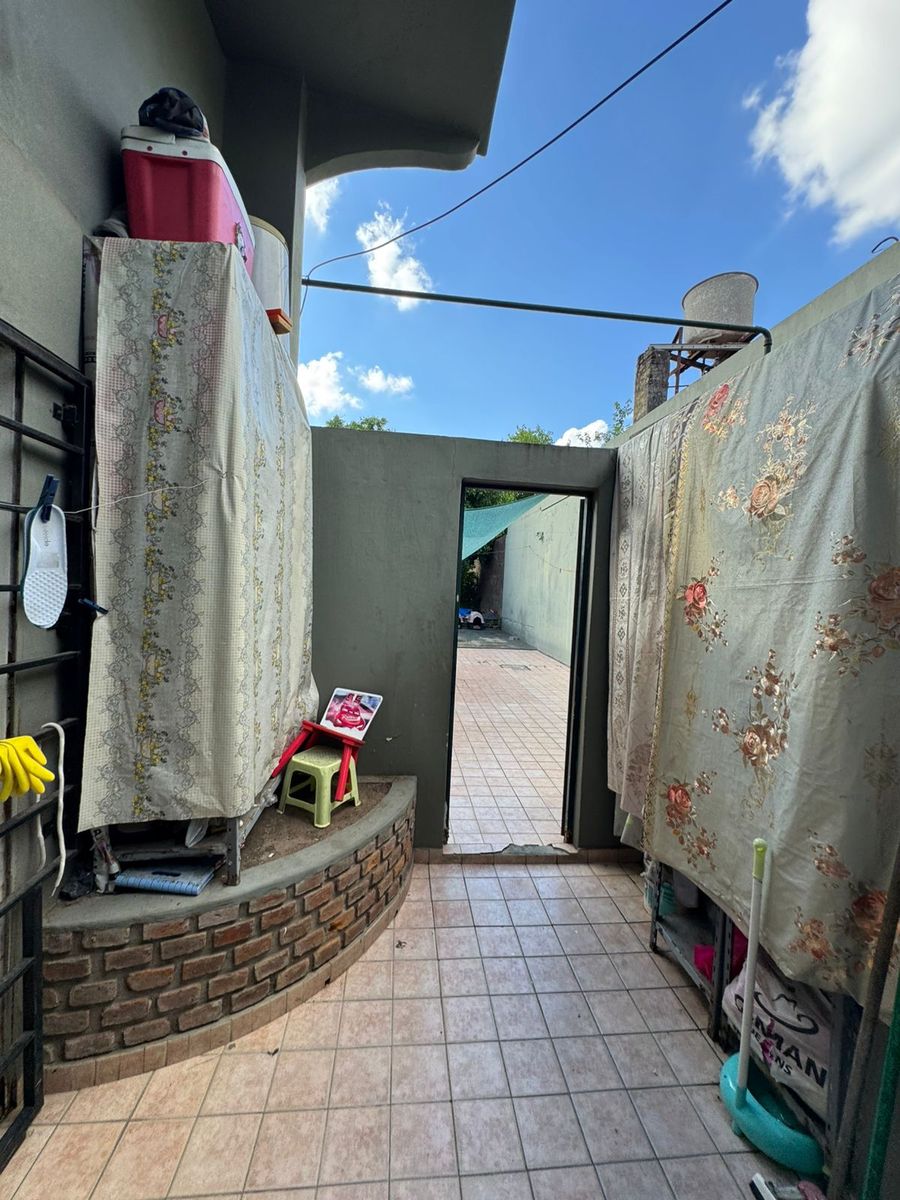 SE VENDE CASA SOBRE LOTE DE 500M2 EN PARQUE AVELLANEDA - 14