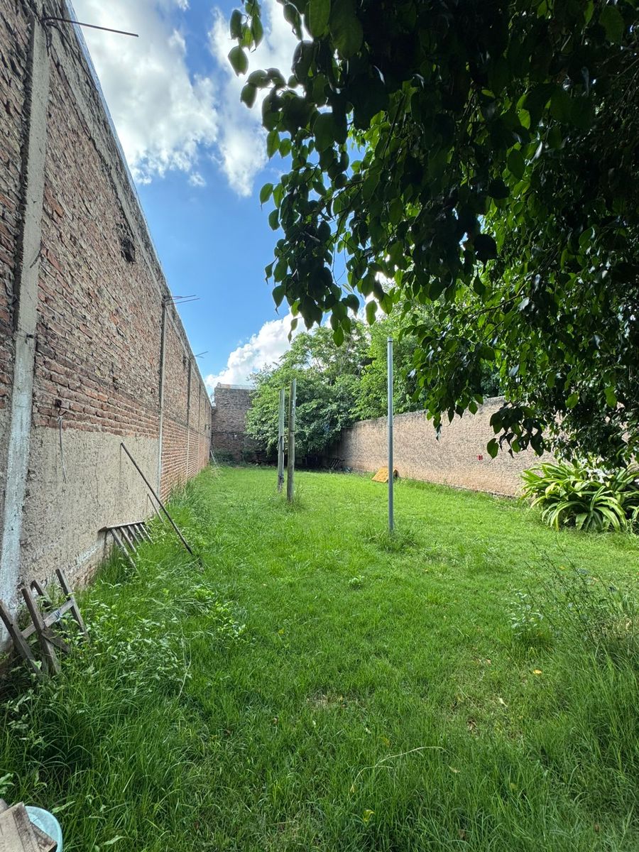SE VENDE CASA SOBRE LOTE DE 500M2 EN PARQUE AVELLANEDA - 16