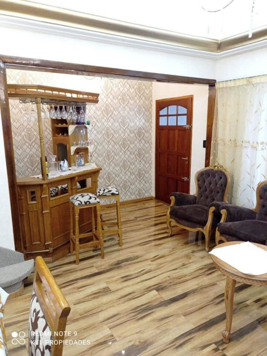 SE VENDE CASA 2 PLANTAS EN LINIERS - 1