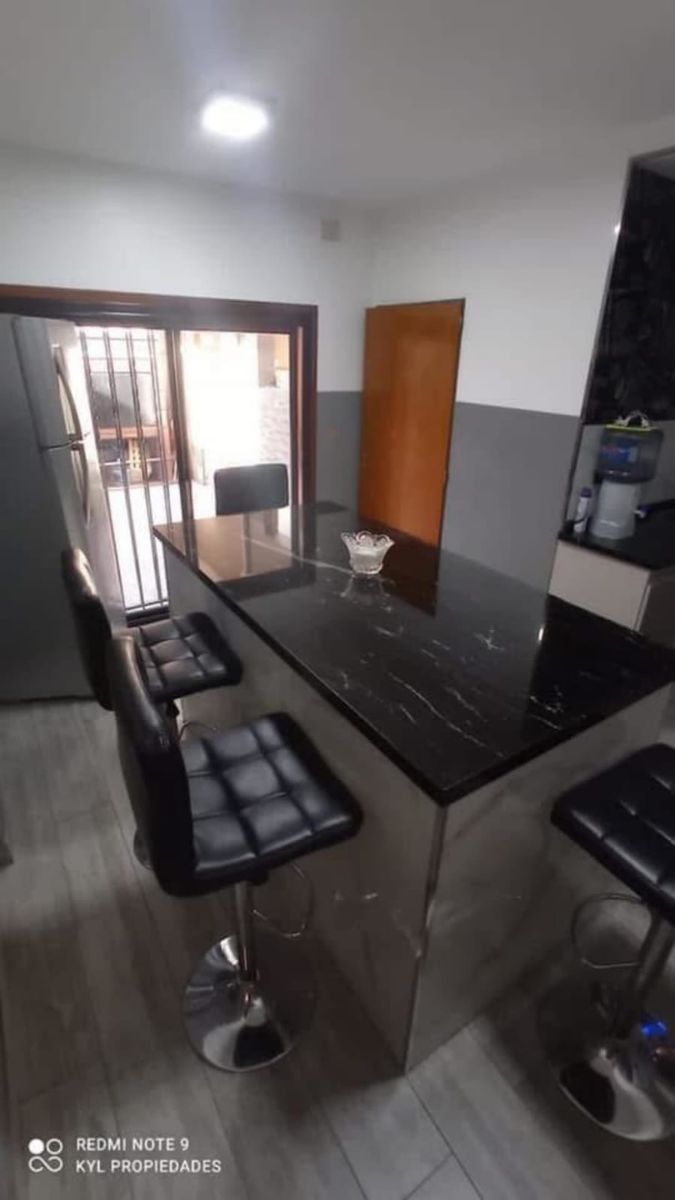 SE VENDE CASA 2 PLANTAS EN LINIERS - 5