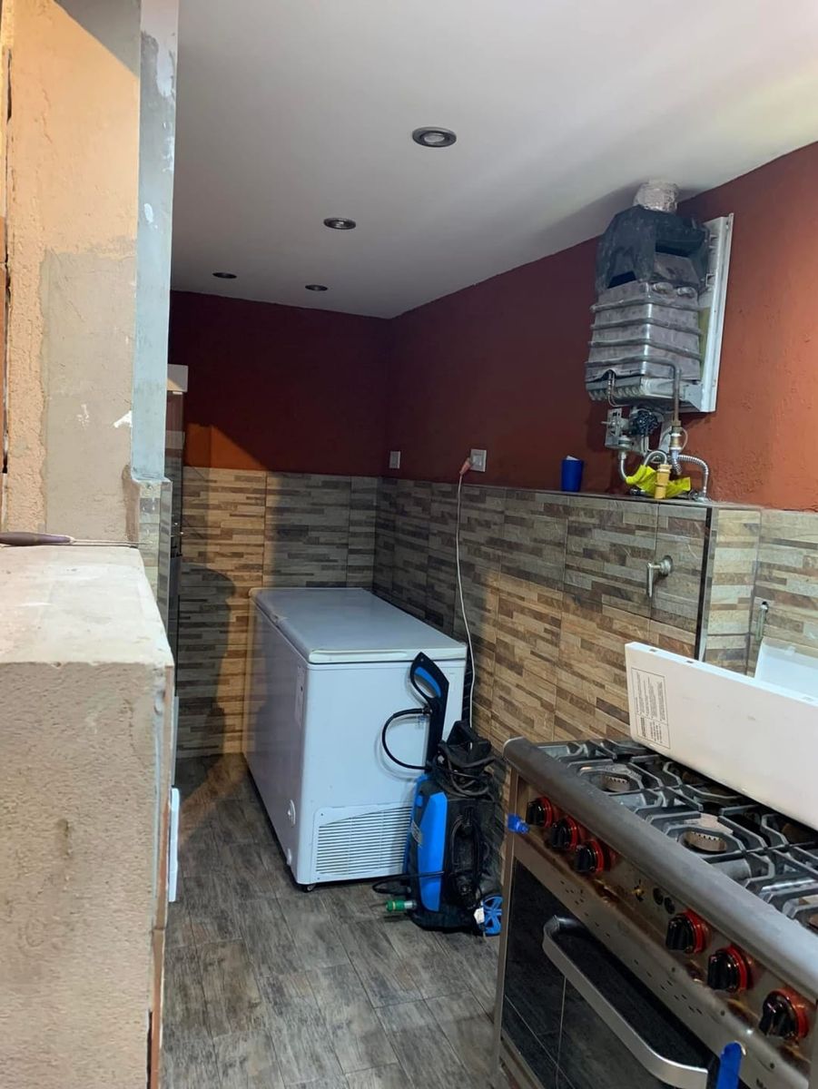 SE VENDE CASA 2 PLANTAS EN LINIERS - 17