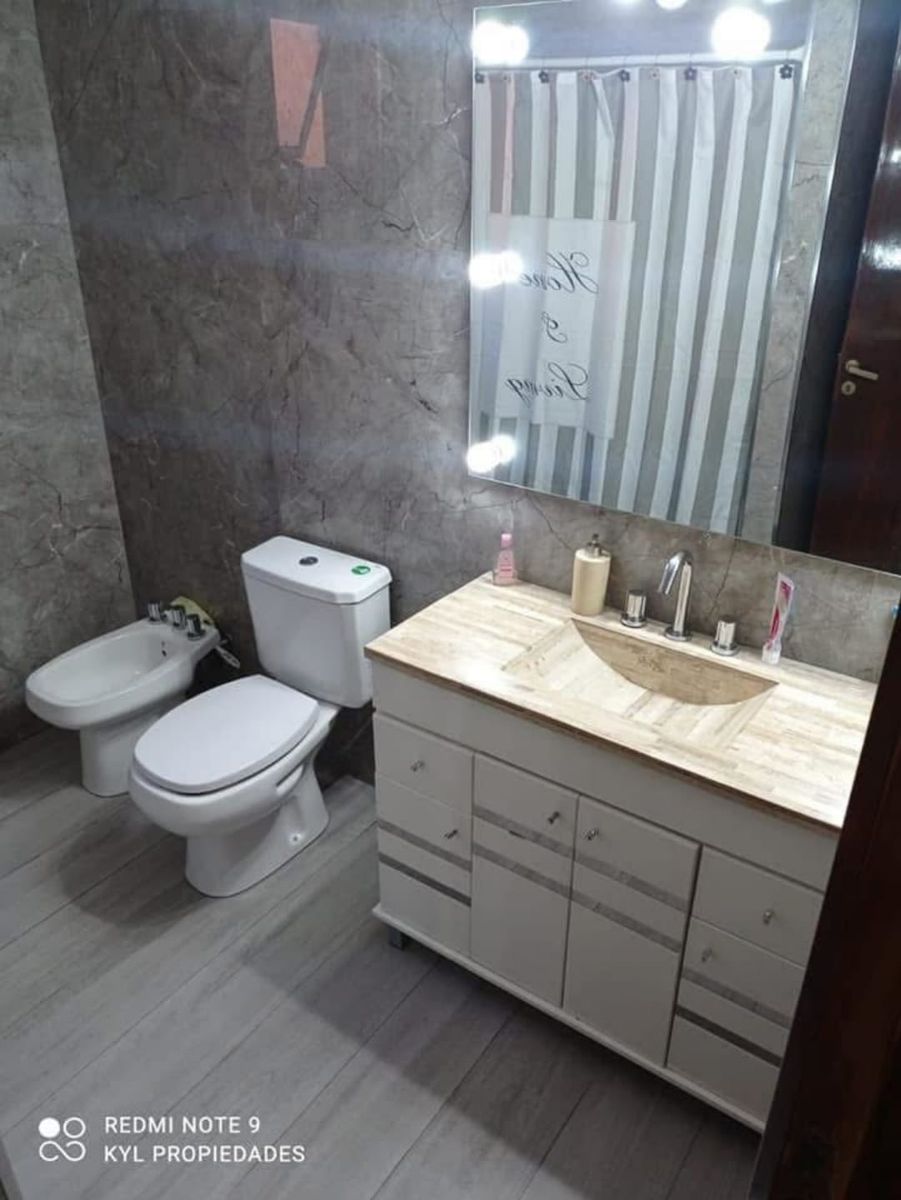 SE VENDE CASA 2 PLANTAS EN LINIERS - 22