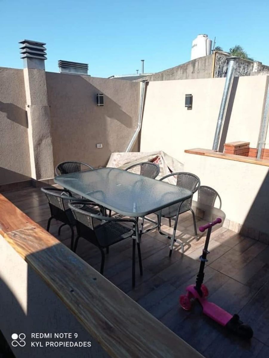 SE VENDE CASA 2 PLANTAS EN LINIERS - 24