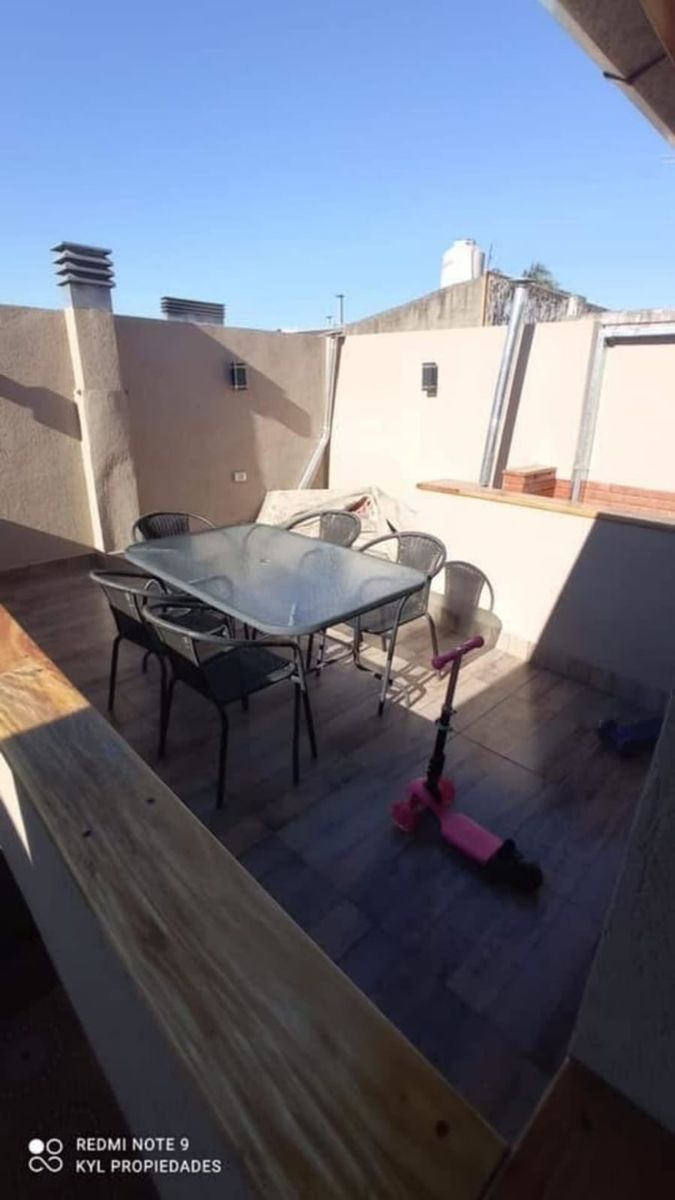 SE VENDE CASA 2 PLANTAS EN LINIERS - 25