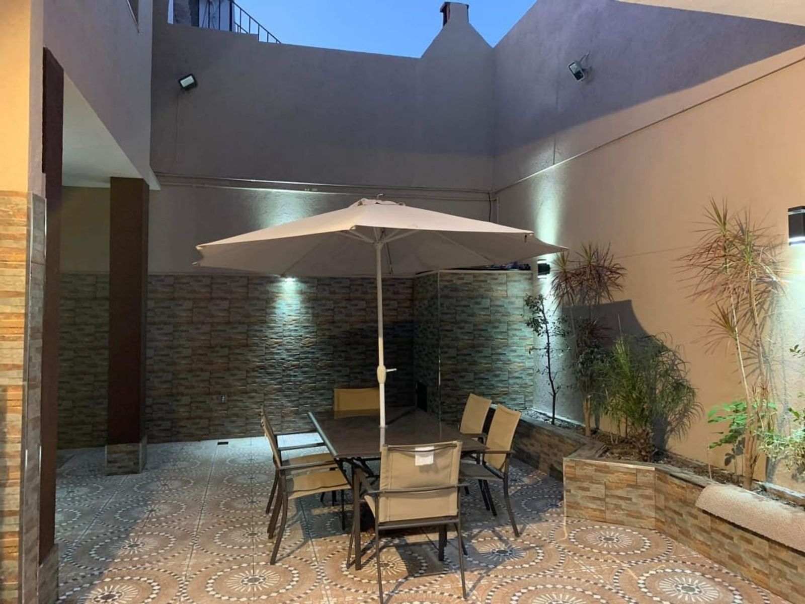 SE VENDE CASA 2 PLANTAS EN LINIERS - 27