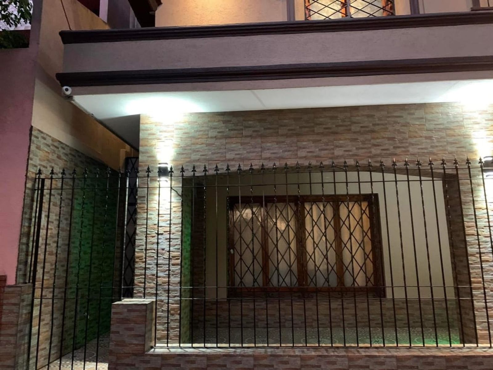 SE VENDE CASA 2 PLANTAS EN LINIERS - 36