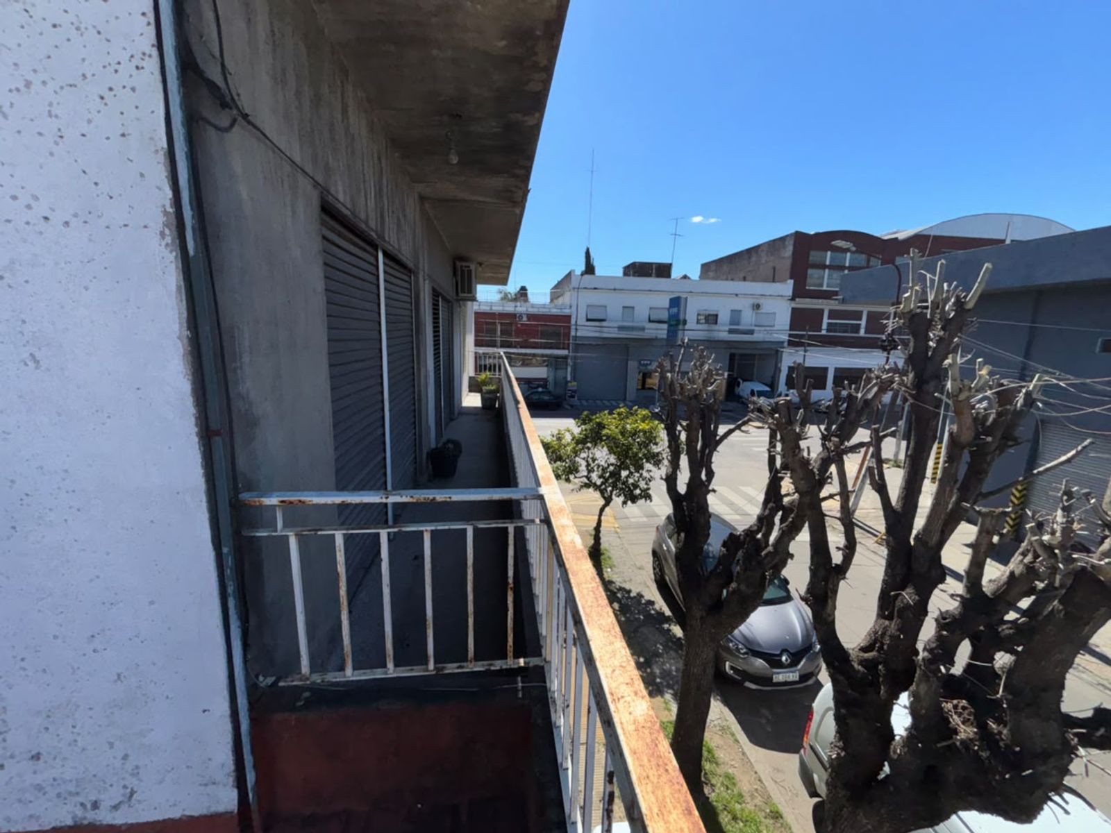 SE VENDE LOCAL CON VIVIENDA EN JOSE INGENIEROS - 23