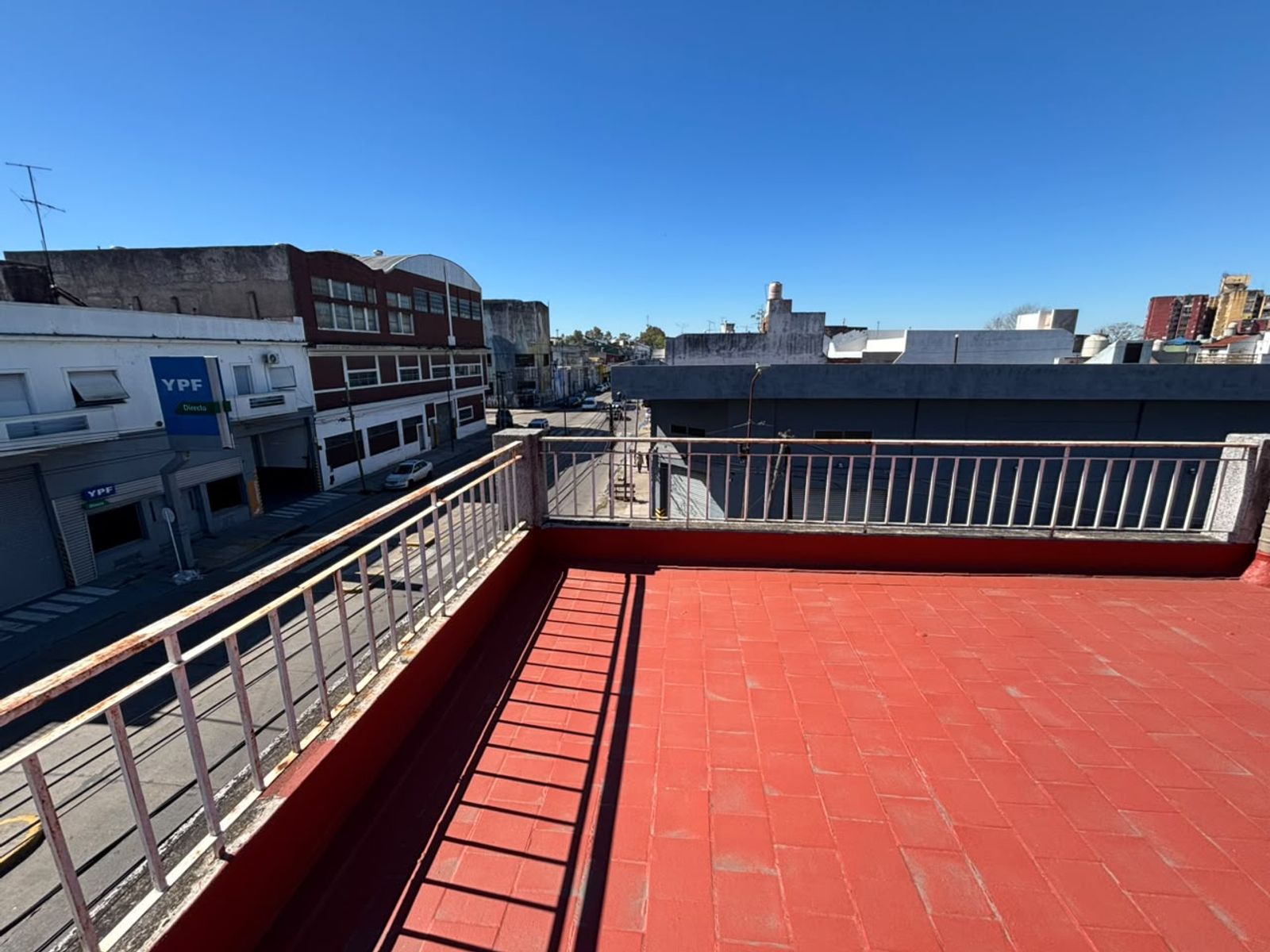 SE VENDE LOCAL CON VIVIENDA EN JOSE INGENIEROS - 24