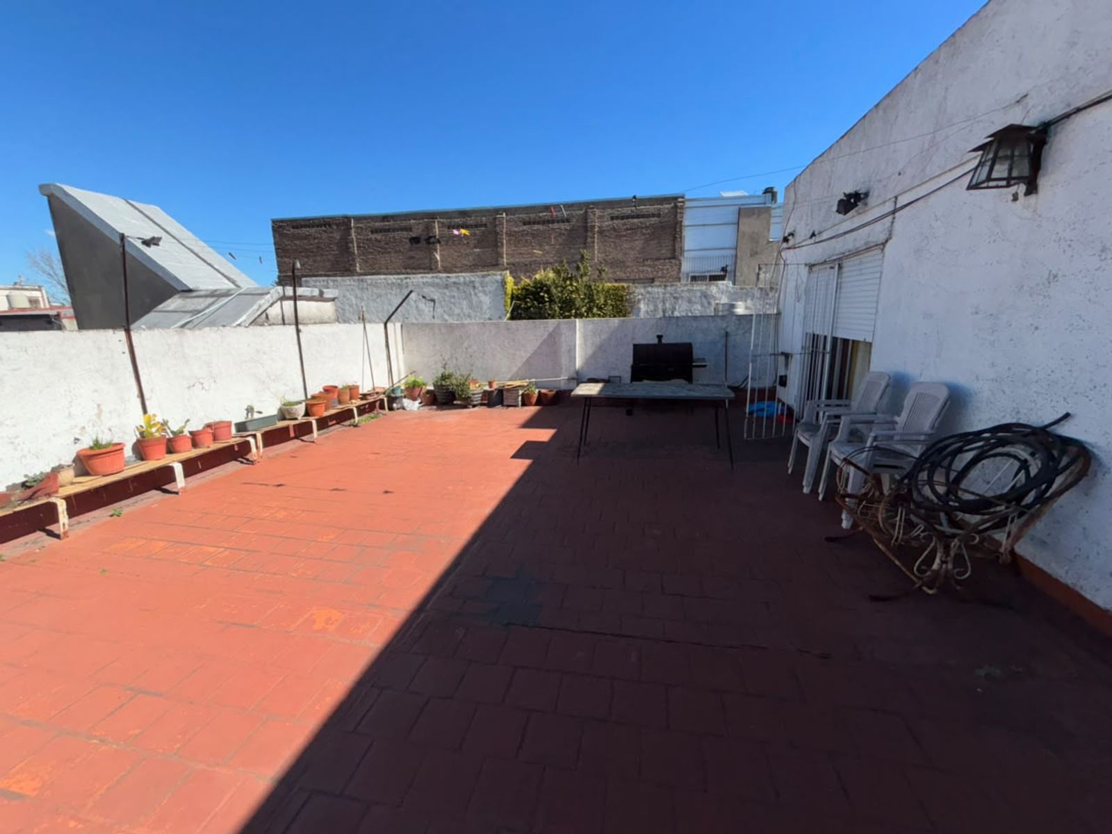 SE VENDE LOCAL CON VIVIENDA EN JOSE INGENIEROS - 26