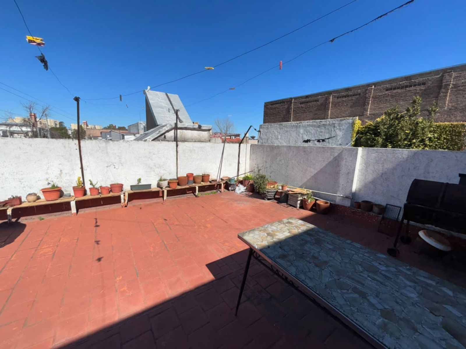 SE VENDE LOCAL CON VIVIENDA EN JOSE INGENIEROS - 28