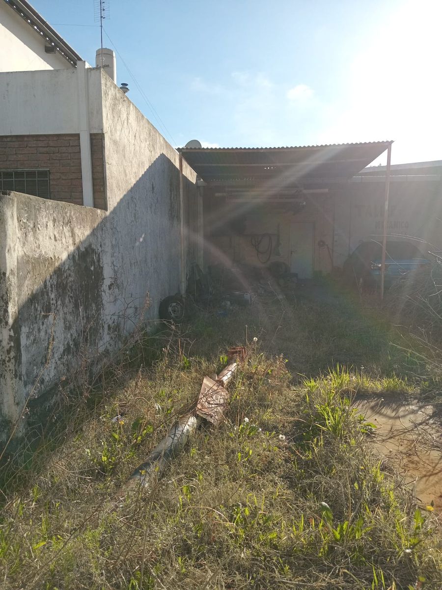 SE VENDE LOCAL A RECICLAR A 4 CUADRAS DE ESTACION TRISTAN SUAREZ - 3