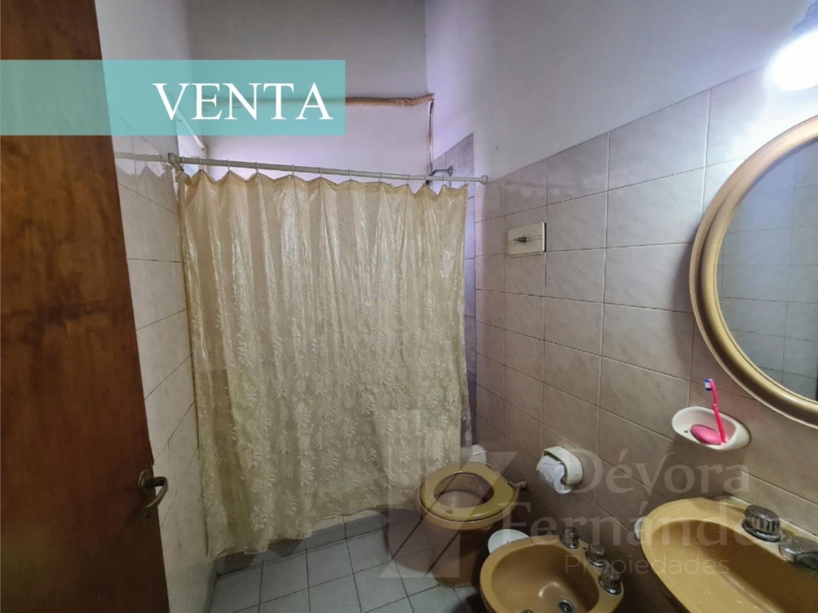 PH EN CASTELAR EN LA CALLE RANCHOS 1454 A METROS DE SARMIENTO DOS CASAS EN UN MISMO LUGAR — foto 4