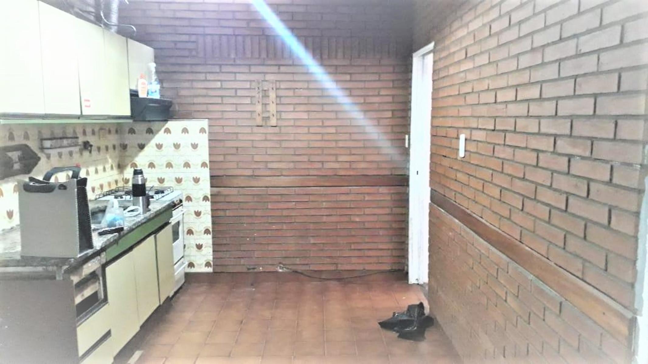 P.H. con excelente ubicación en Haedo Sur, muy confortable, luminoso y enorme terraza. — foto 5