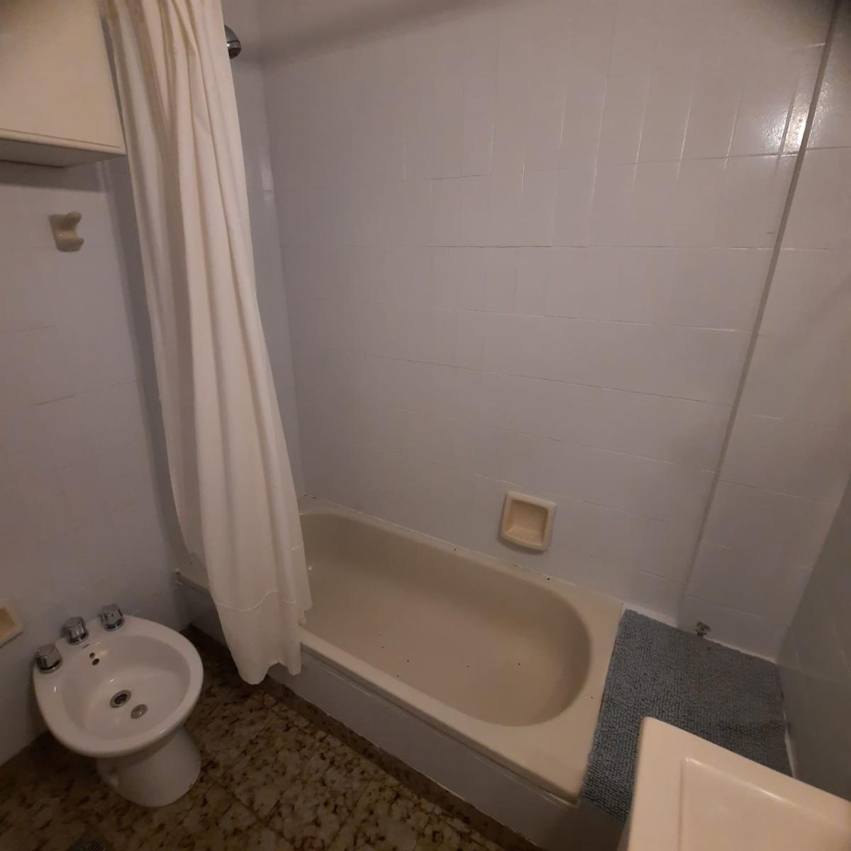 MUY AMPLIO Y CÓMODO 4 AMBIENTES EN ALMAGRO — foto 8
