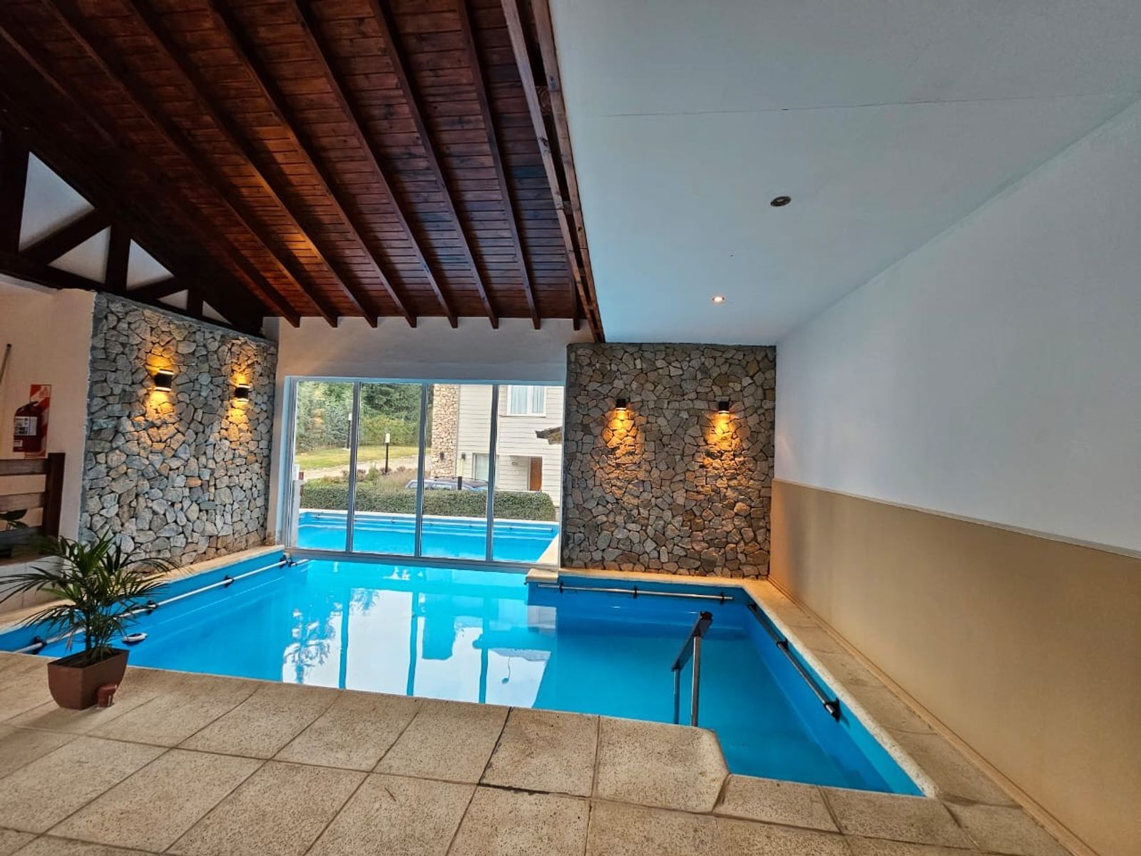 IMPORTANTE COMPLEJO TURÍSTICO CON PISCINA - 12