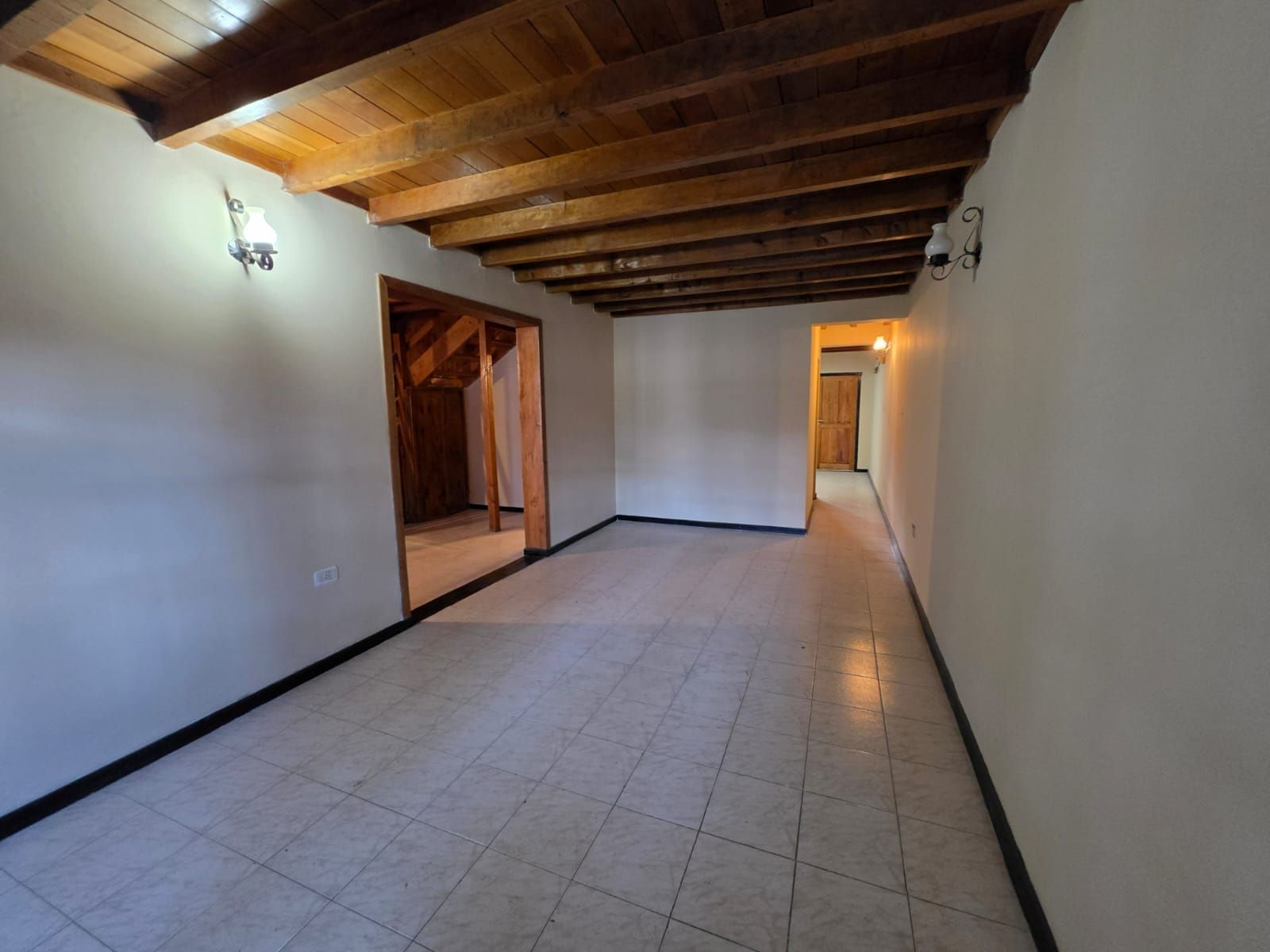ALQUILER DE DUPLEX DE 4 DORMITORIOS EN EL CENTRO DE ESQUEL, CHUBUT - 1