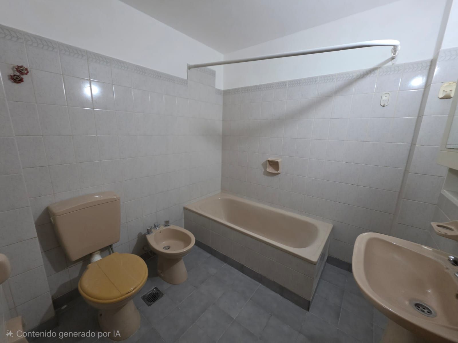 ALQUILER DE DUPLEX DE 4 DORMITORIOS EN EL CENTRO DE ESQUEL, CHUBUT - 17