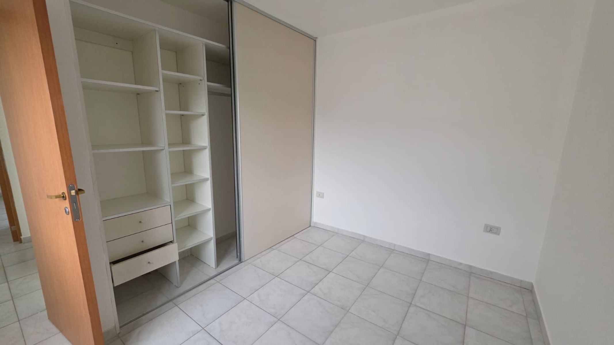 EXCELENTE DEPARTAMENTO SEMINUEVO DE 2 DORMITORIOS CON VISTAS PANORAMICAS — foto 8