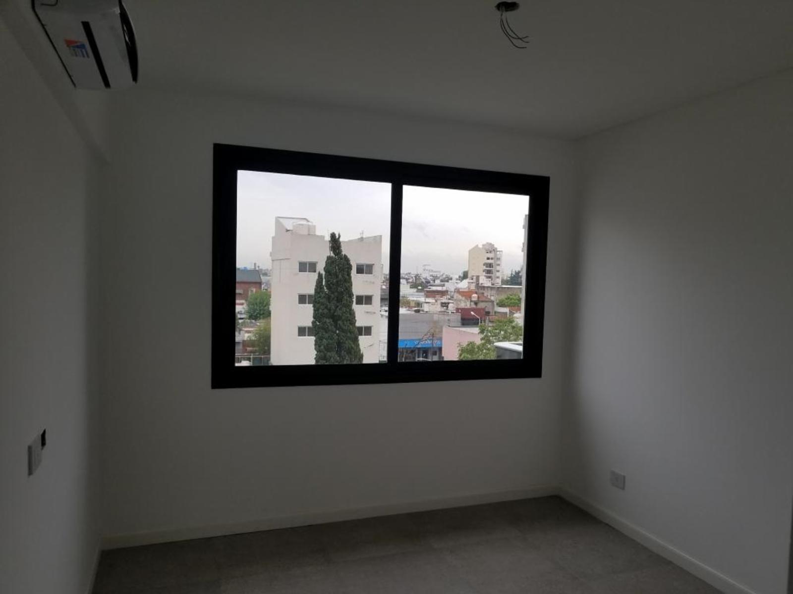 Venta depto. dos ambientes de lujo c/cochera en San Justo Centro — foto 2