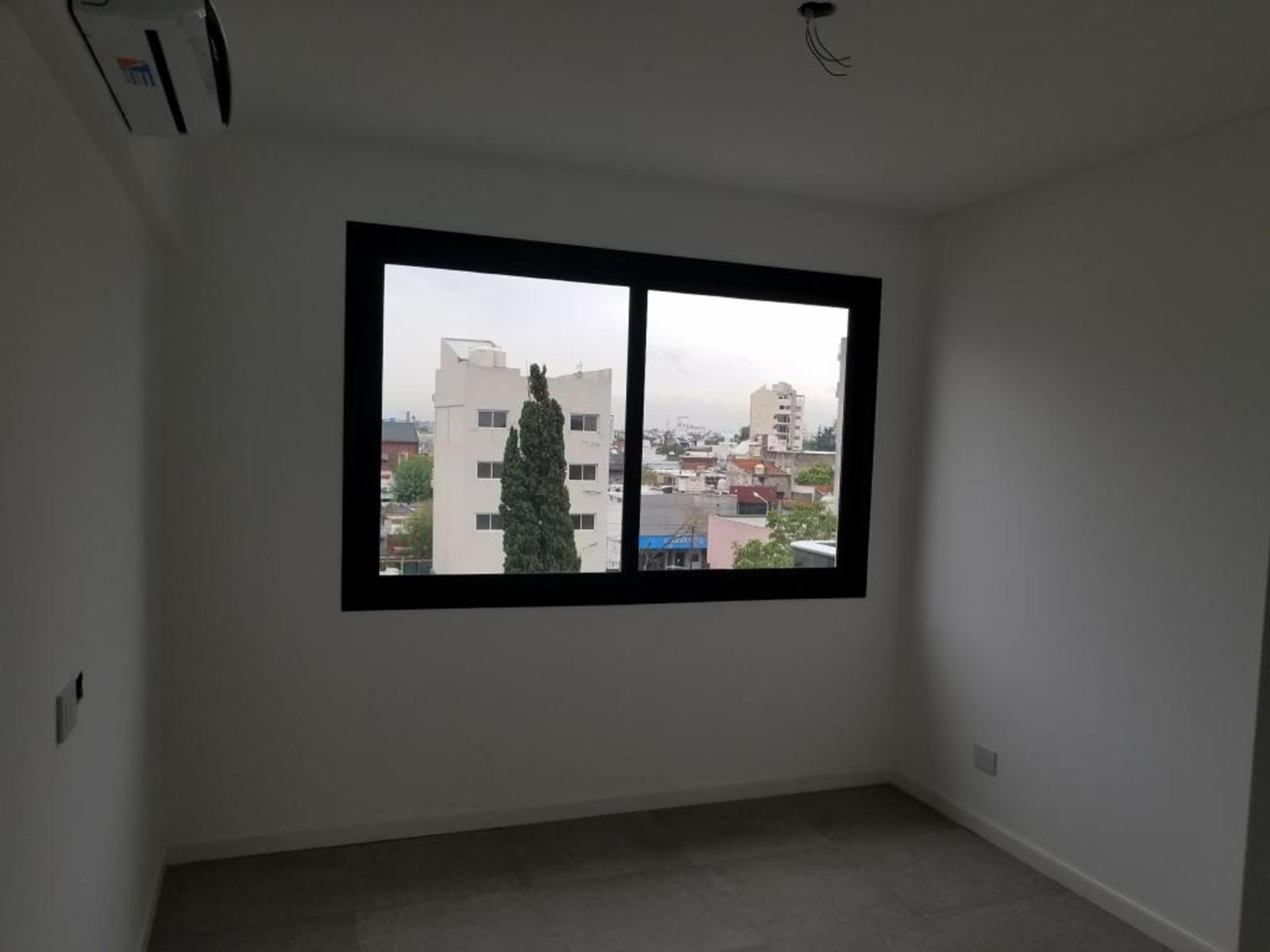 Venta depto. dos ambientes de lujo c/cochera en San Justo Centro — foto 3