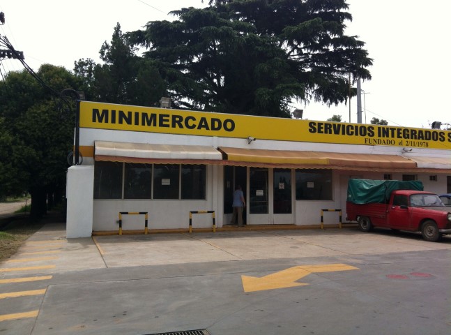 Local en alquiler en estación de servicio de Catán - 2