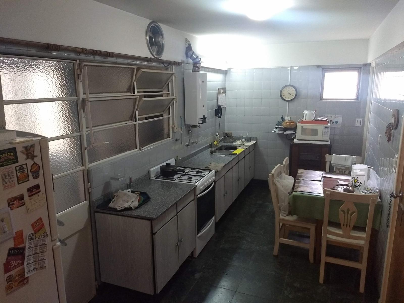 CABALLITO, Amplio Departamento de 4 ambientes c/ Balcon al frente, dep. de servicio y cochera — foto 3