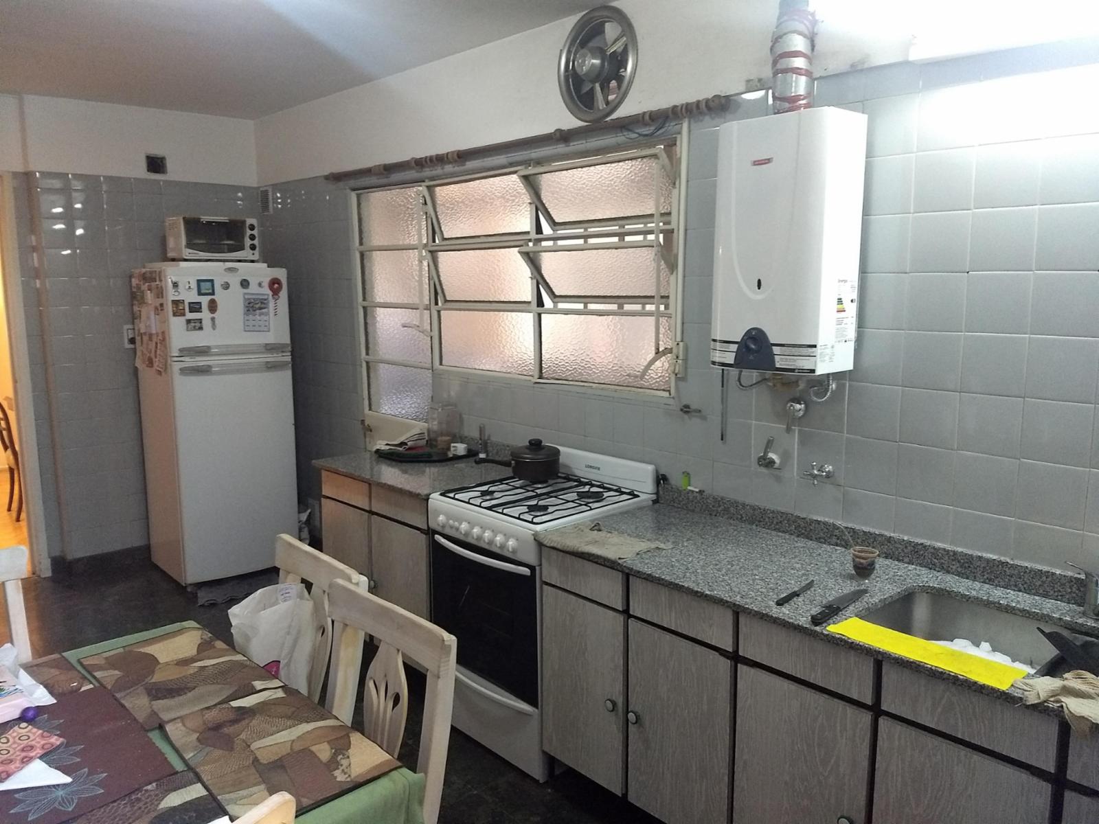 CABALLITO, Amplio Departamento de 4 ambientes c/ Balcon al frente, dep. de servicio y cochera — foto 4