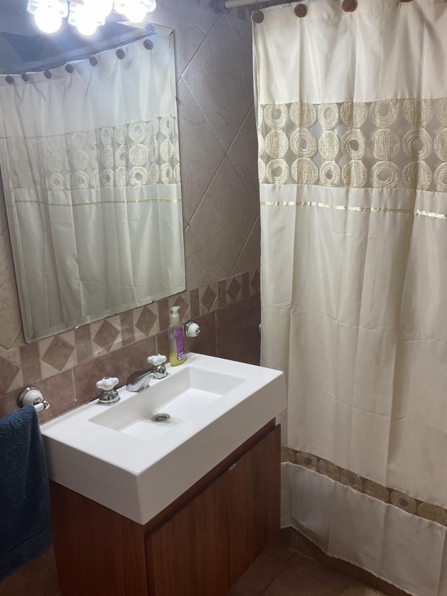 Excelente Duplex de 5 Amb con Jardin, Parrilla y Cochera Doble.Impecable Estado — foto 10