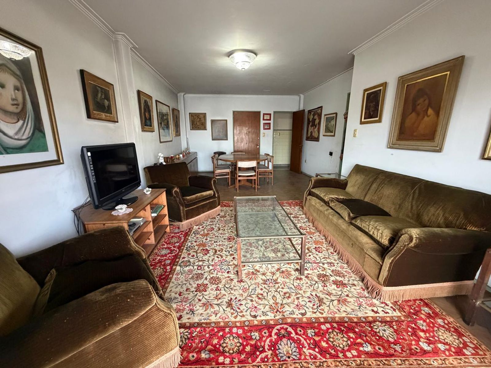 Semipiso de 4 Ambientes con Dependencia y balcon, frente a Plaza Misericordia. BAULERA — foto 3