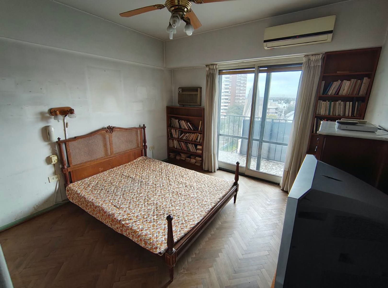 Semipiso de 4 Ambientes con Dependencia y balcon, frente a Plaza Misericordia. BAULERA — foto 9