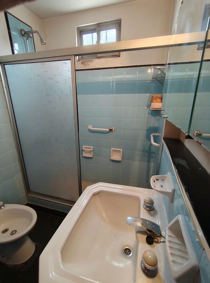 Semipiso de 4 Ambientes con Dependencia y balcon, frente a Plaza Misericordia. BAULERA — foto 10