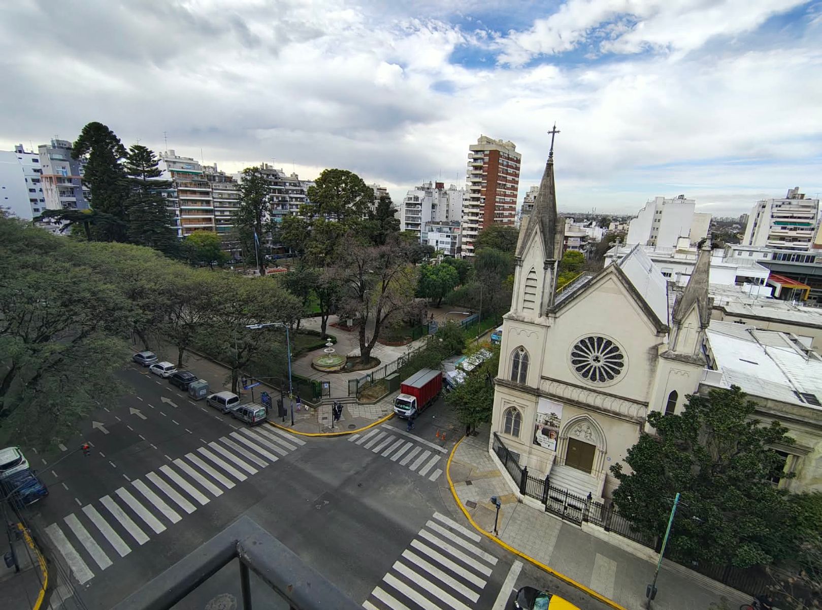 Semipiso de 4 Ambientes con Dependencia y balcon, frente a Plaza Misericordia. BAULERA — foto 11