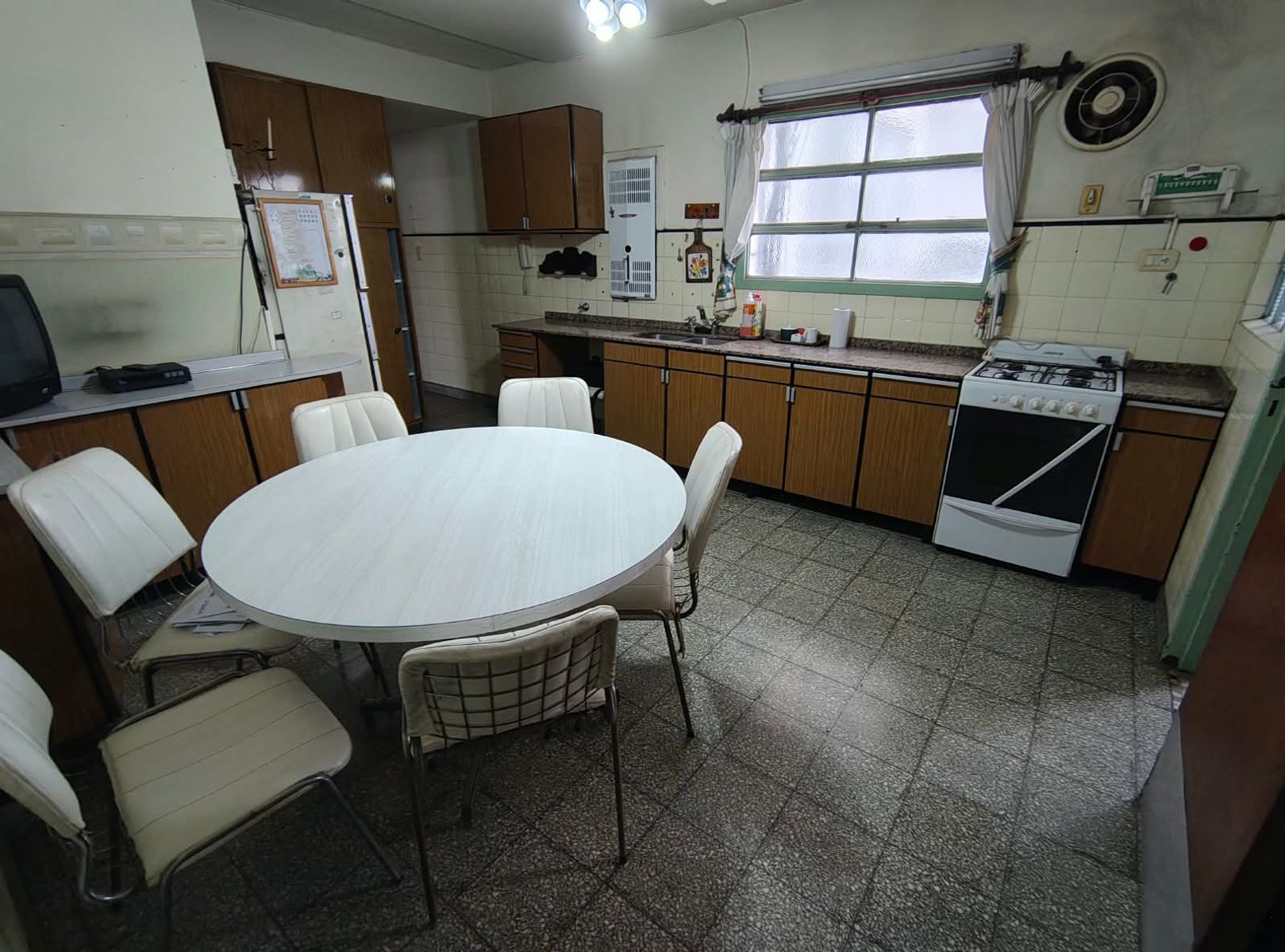 Semipiso de 4 Ambientes con Dependencia y balcon, frente a Plaza Misericordia. BAULERA — foto 12