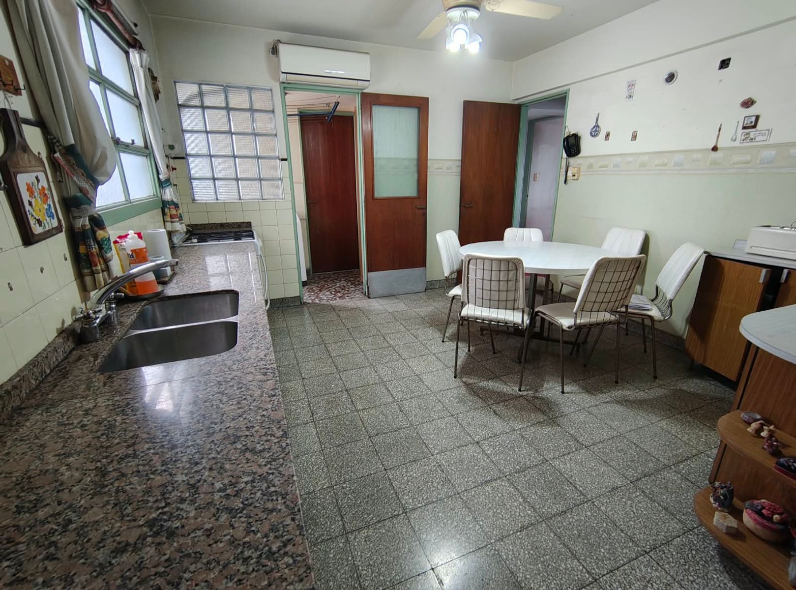 Semipiso de 4 Ambientes con Dependencia y balcon, frente a Plaza Misericordia. BAULERA — foto 13