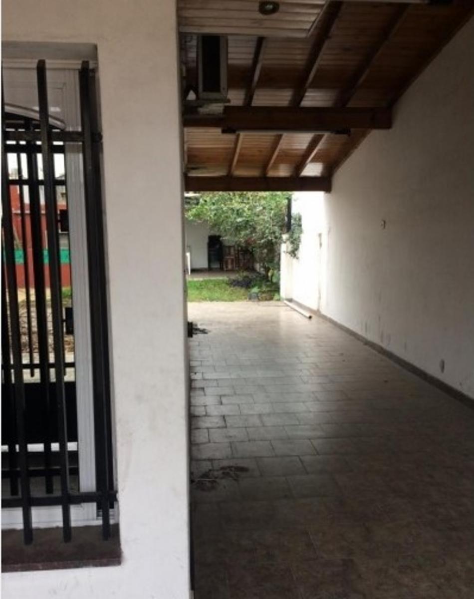 CASA SOBRE LOTE PROPIO DE 10 M2 X 23 M2 EN VENTA DE 3 AMBIENTES EN VILLA LUZURIAGA — foto 2