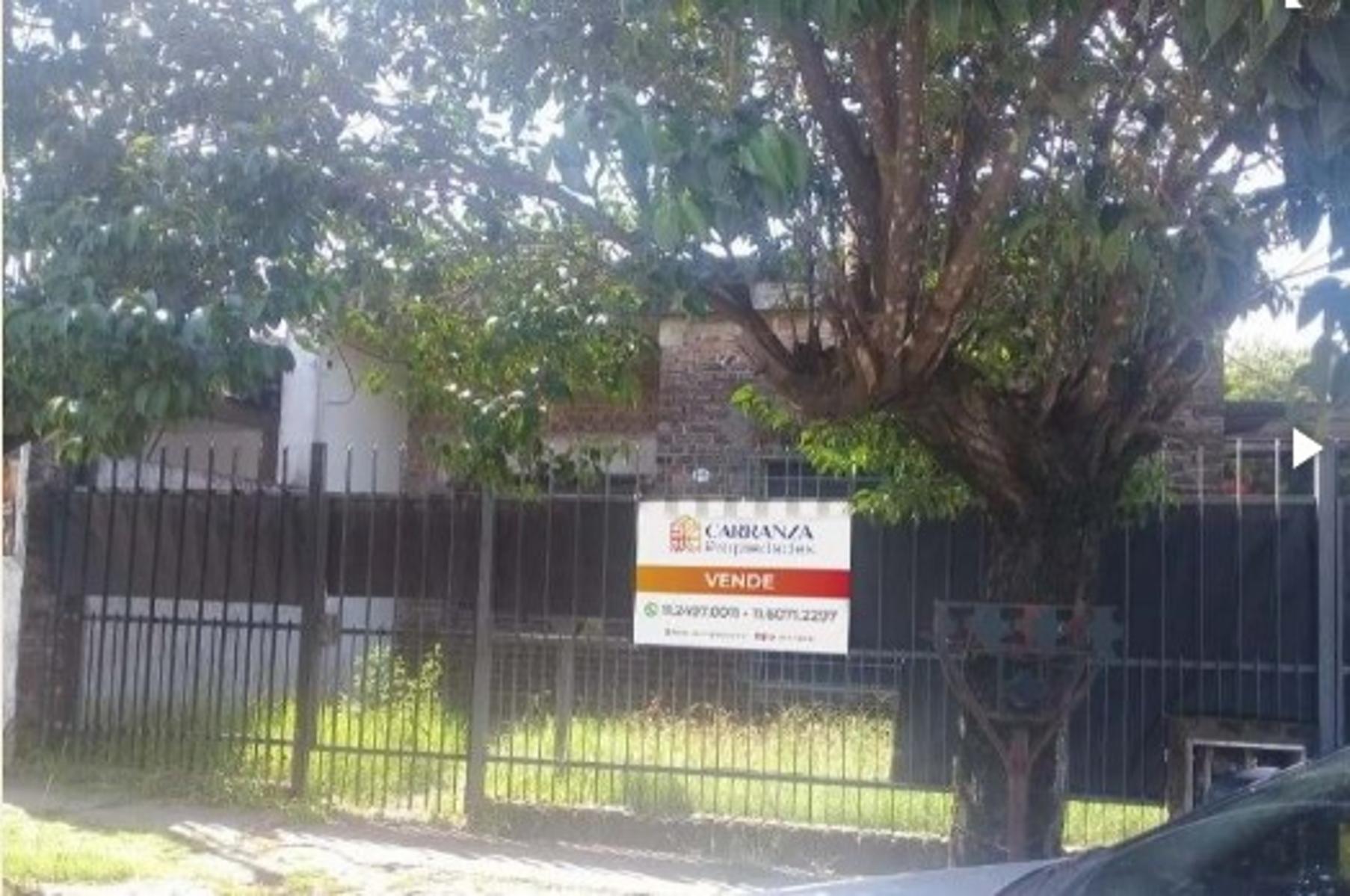 CASA DE TRES AMBIENTES EN HURLINGHAM