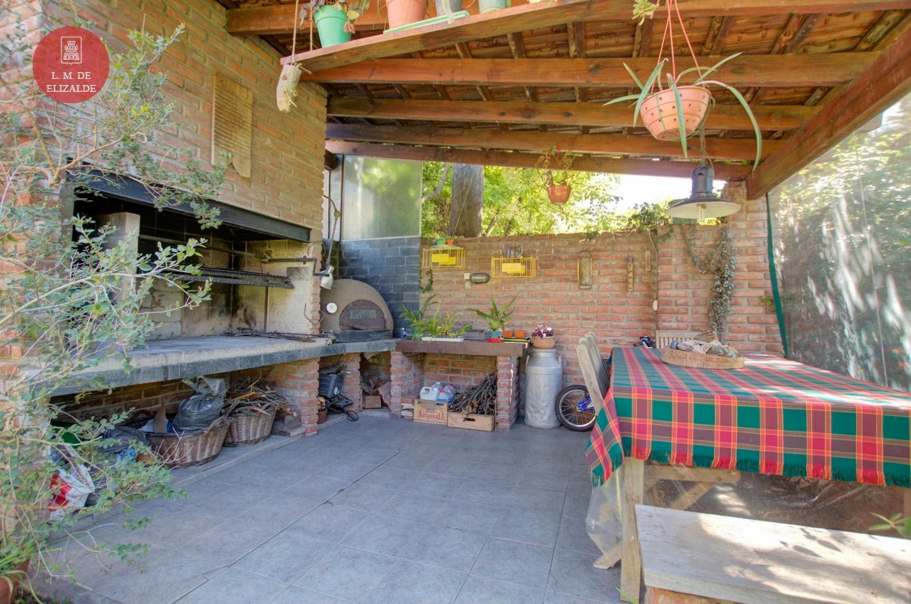 Gdor. Arana y Av. Sucre - Casa con gran jardín, pileta y quincho - Venta - Santa Rita - Boulogne — foto 7