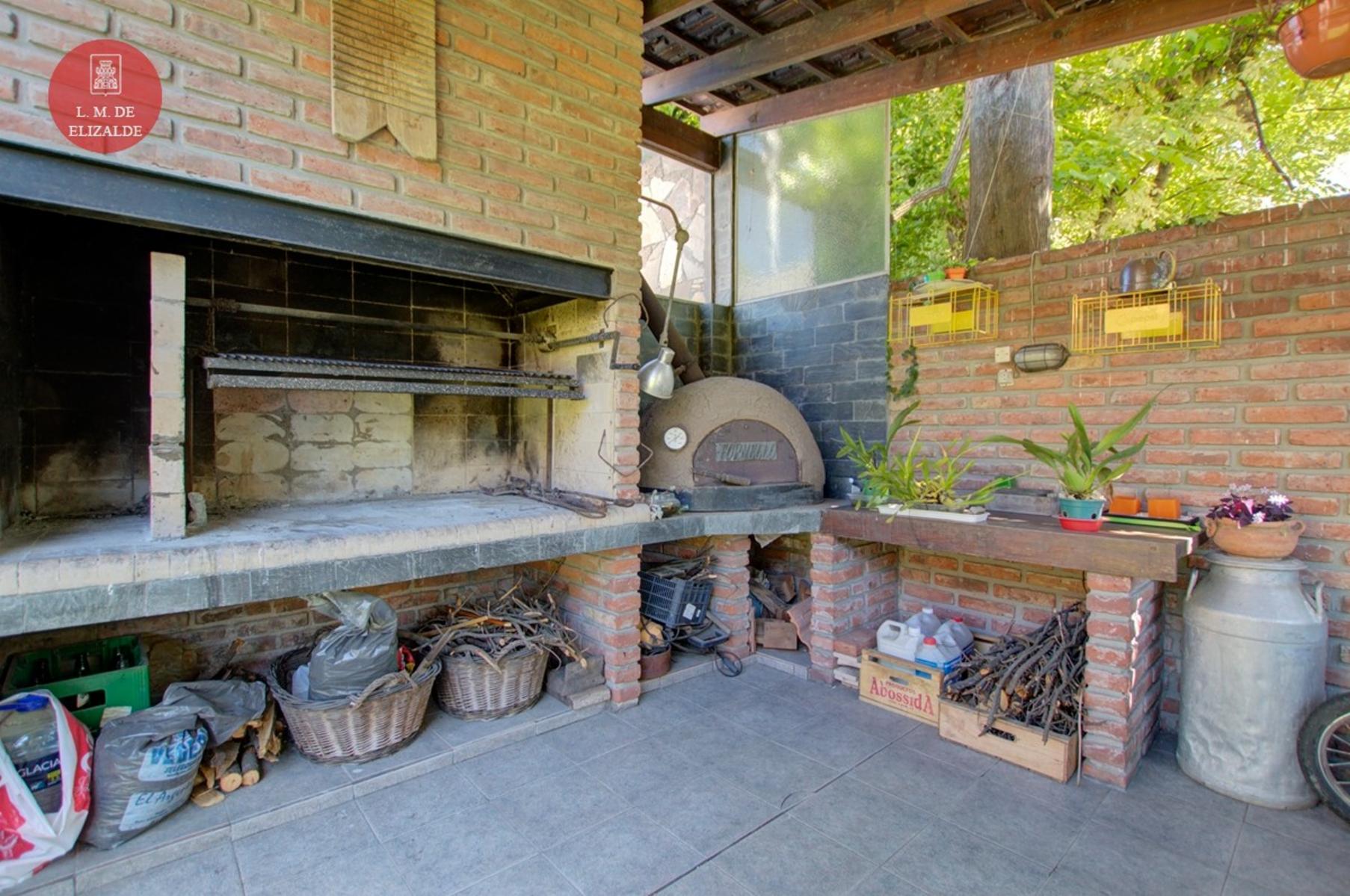 Gdor. Arana y Av. Sucre - Casa con gran jardín, pileta y quincho - Venta - Santa Rita - Boulogne — foto 8