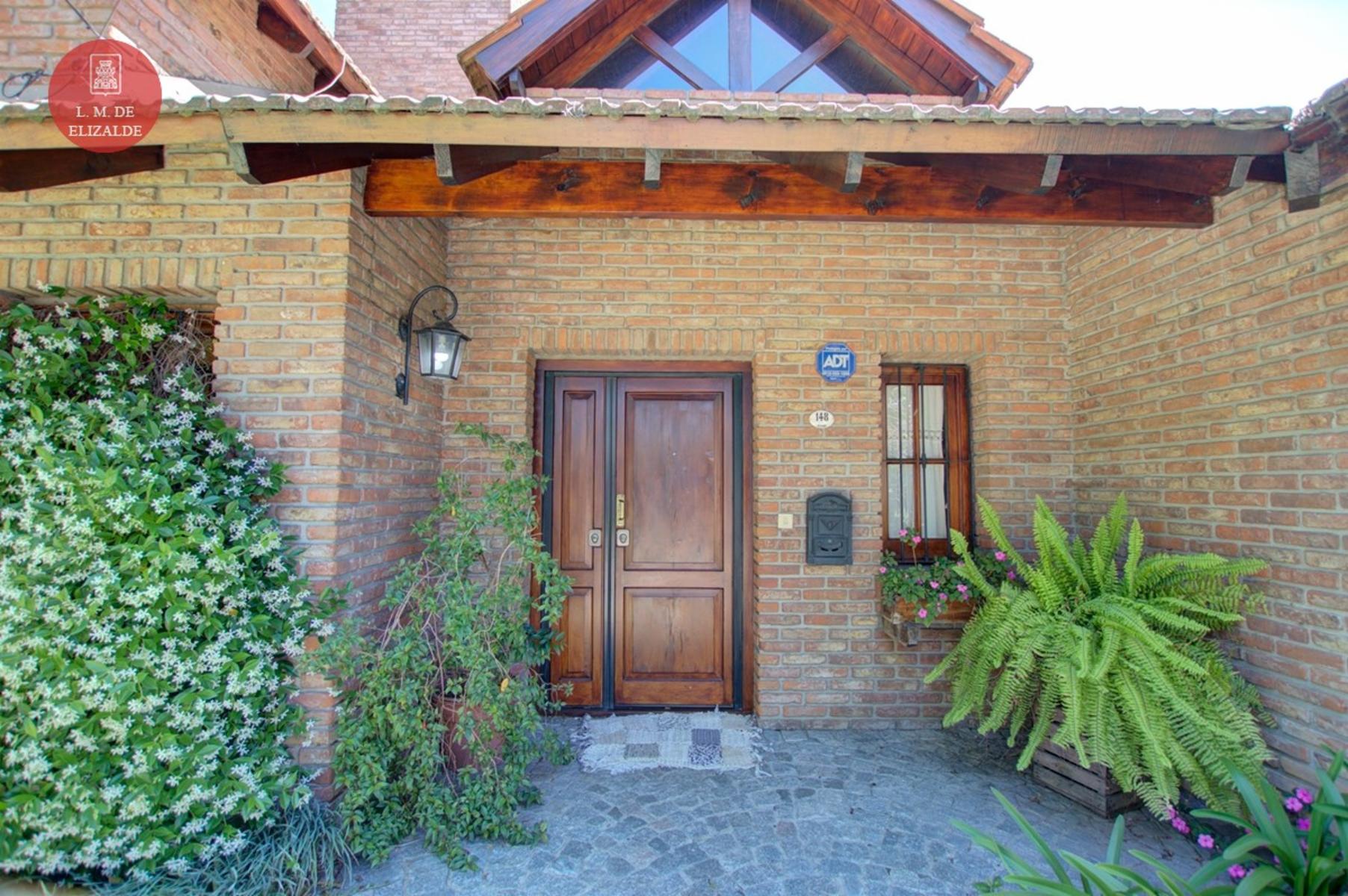 Gdor. Arana y Av. Sucre - Casa con gran jardín, pileta y quincho - Venta - Santa Rita - Boulogne — foto 10